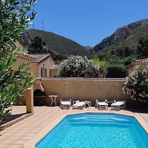 Privee Avec Piscine Bed & Breakfast